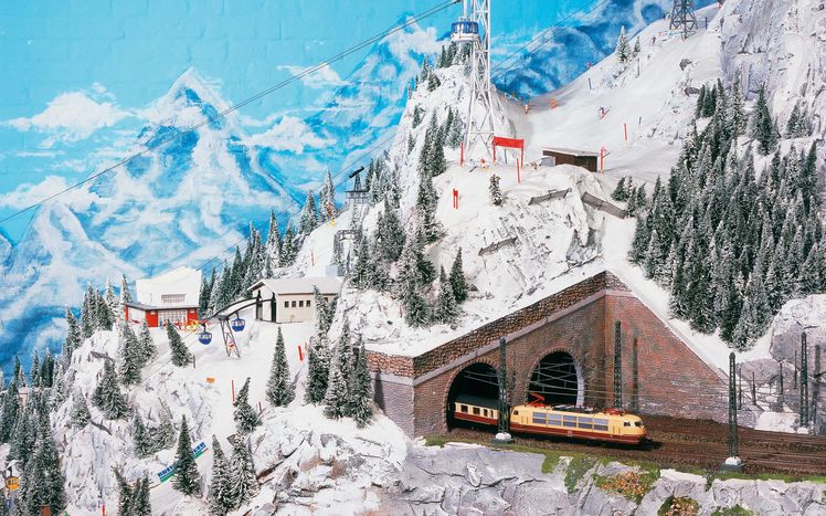 Oesterreich Alpen Lift Tunnel Lok