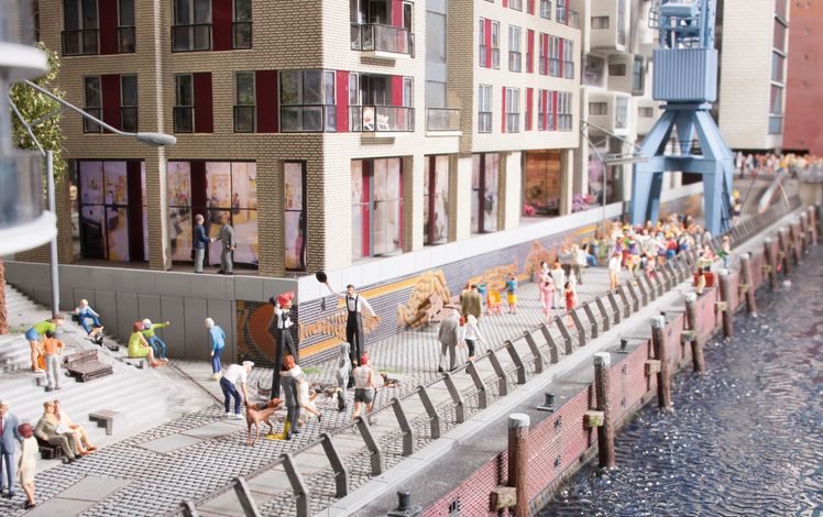 Hamburg Hafencity Promenade Fischwand