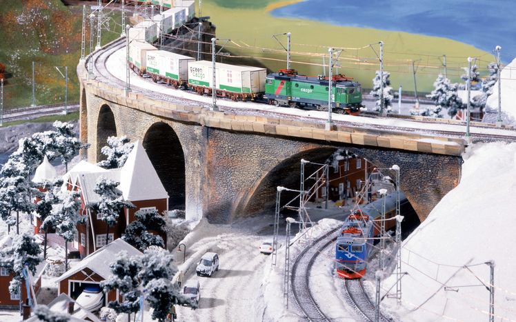 Skandinavien Viadukt Zuege